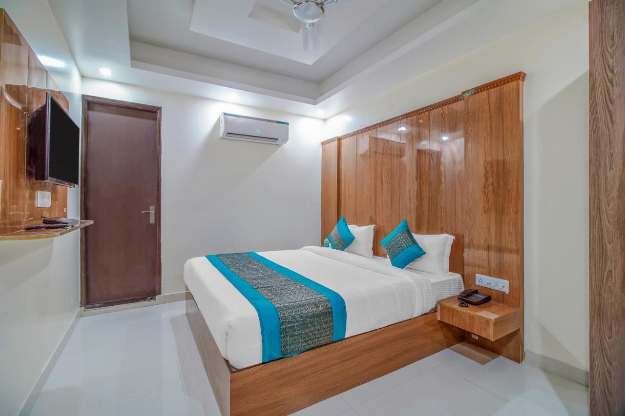 Hotel Classic Plaza At Delhi Airport 新德里 外观 照片