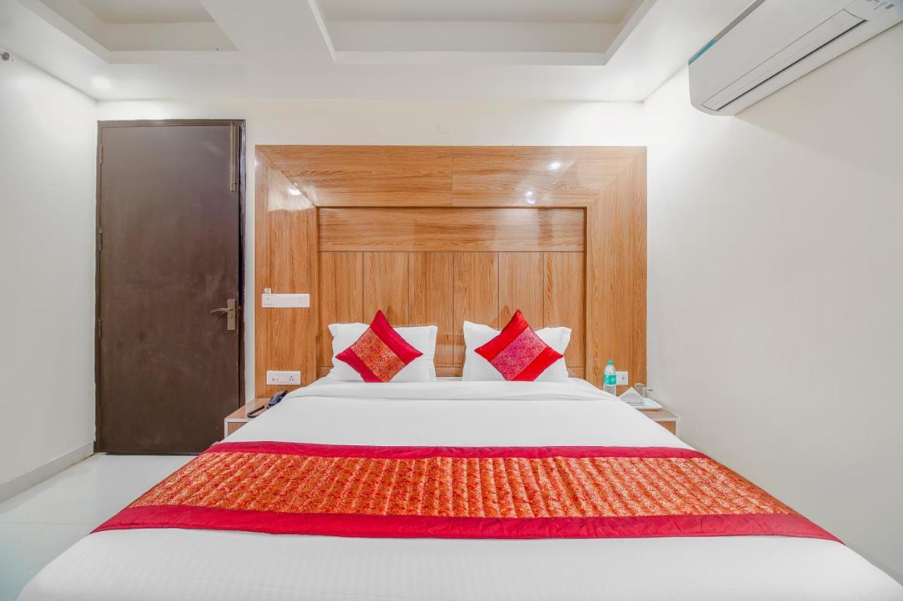 Hotel Classic Plaza At Delhi Airport 新德里 外观 照片