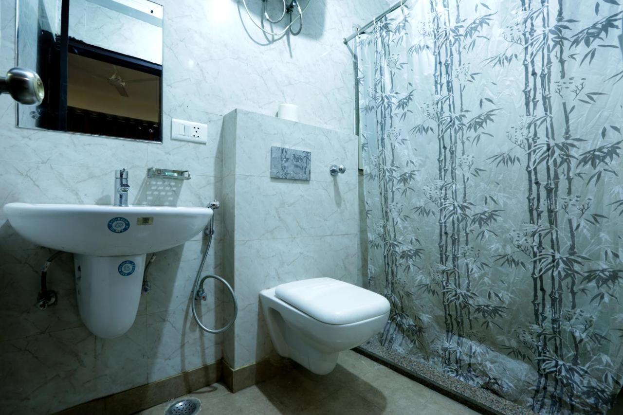 Hotel Classic Plaza At Delhi Airport 新德里 外观 照片