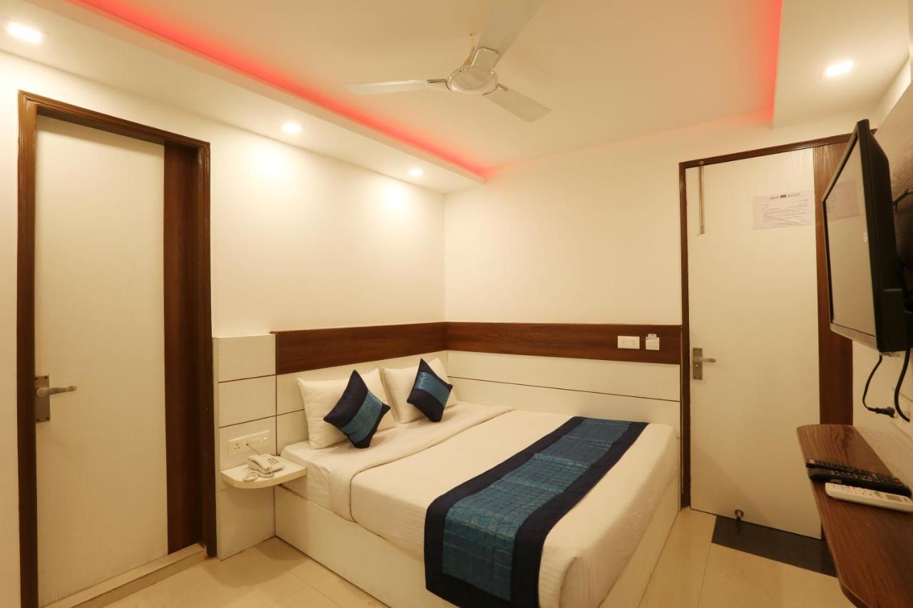 Hotel Classic Plaza At Delhi Airport 新德里 外观 照片