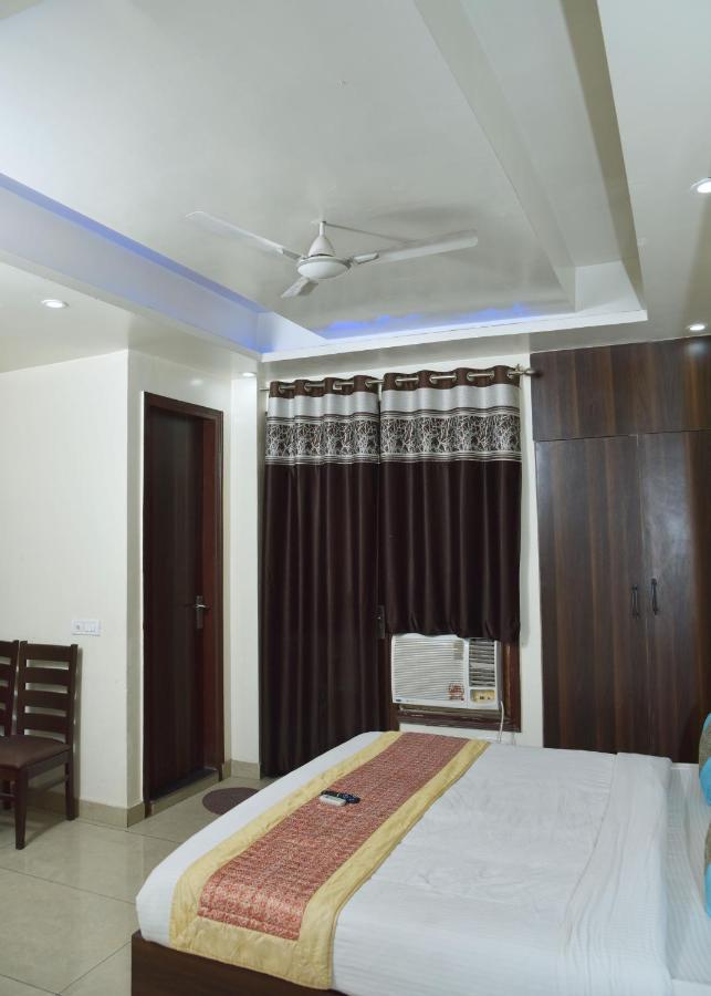 Hotel Classic Plaza At Delhi Airport 新德里 外观 照片