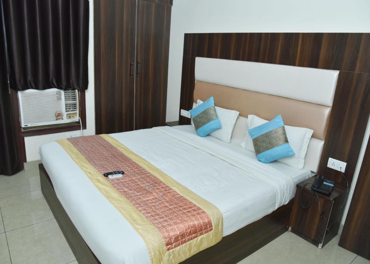 Hotel Classic Plaza At Delhi Airport 新德里 外观 照片