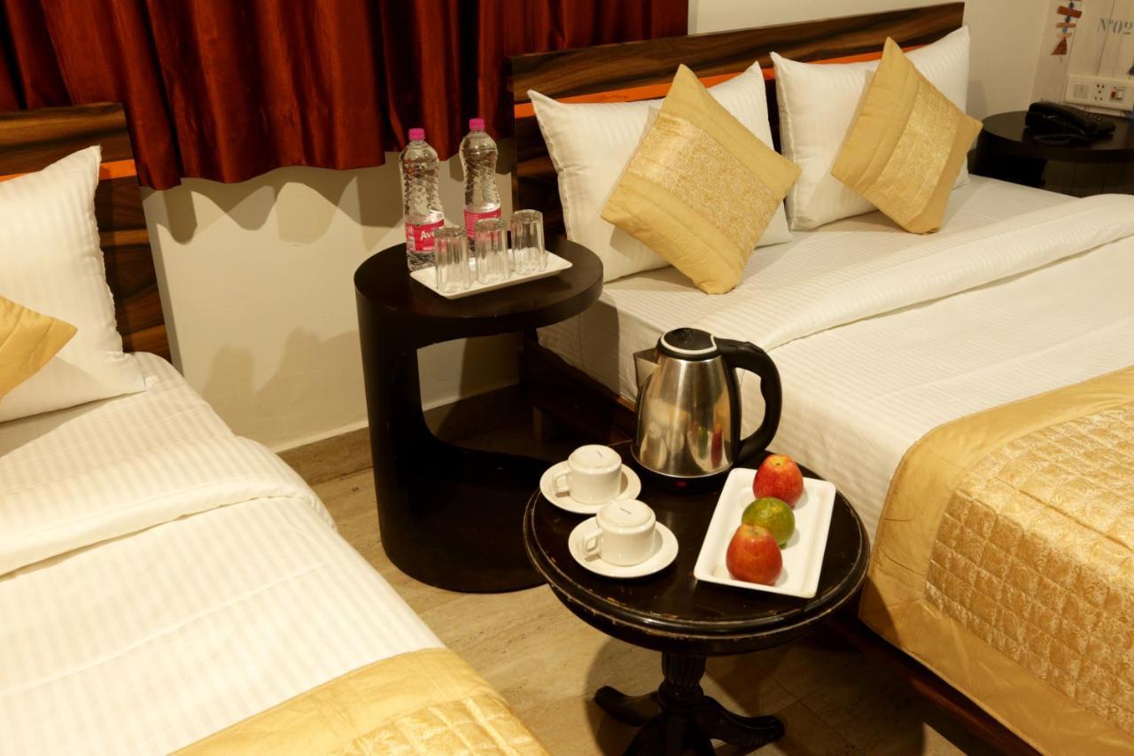 Hotel Classic Plaza At Delhi Airport 新德里 外观 照片