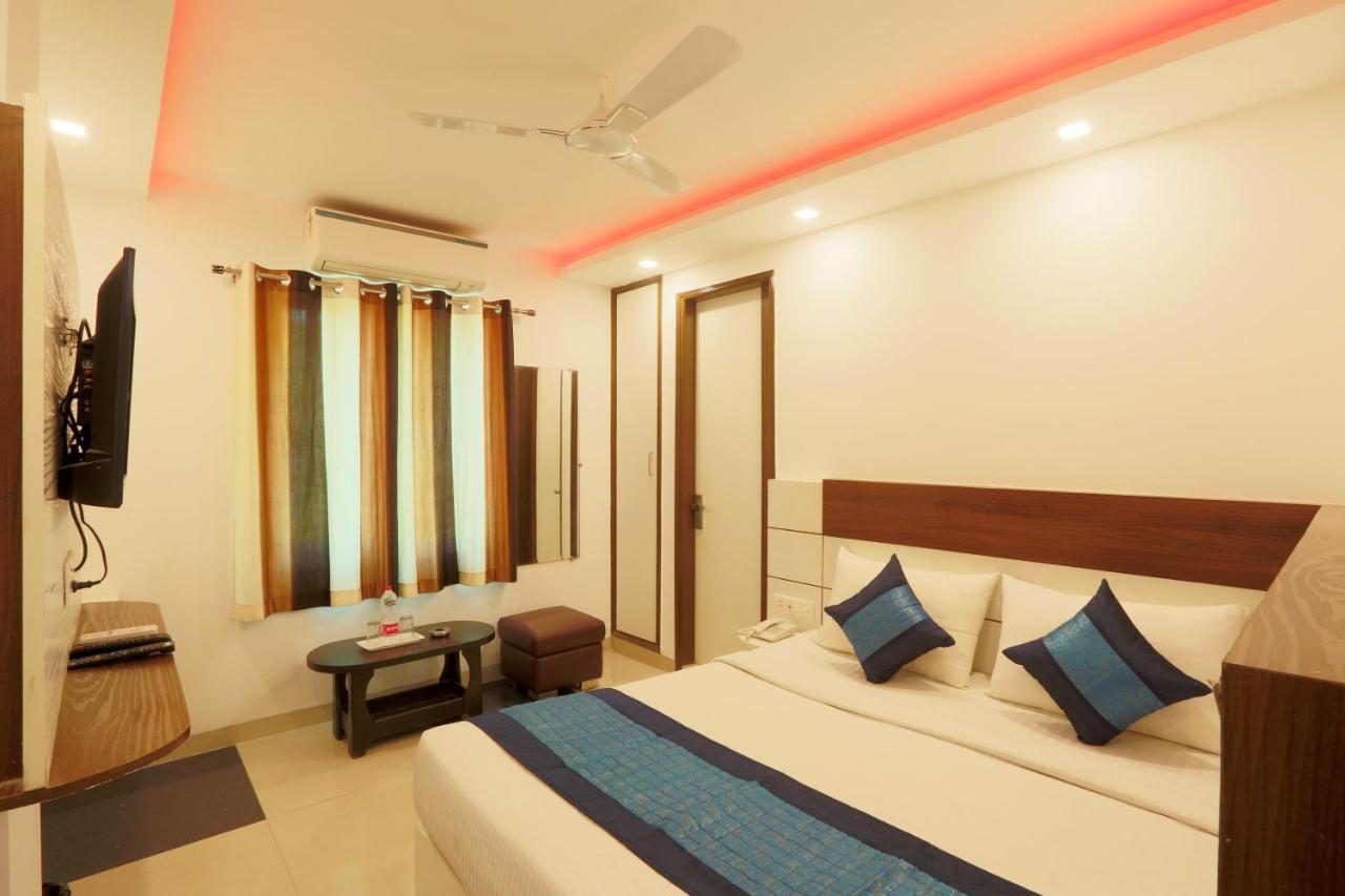 Hotel Classic Plaza At Delhi Airport 新德里 外观 照片