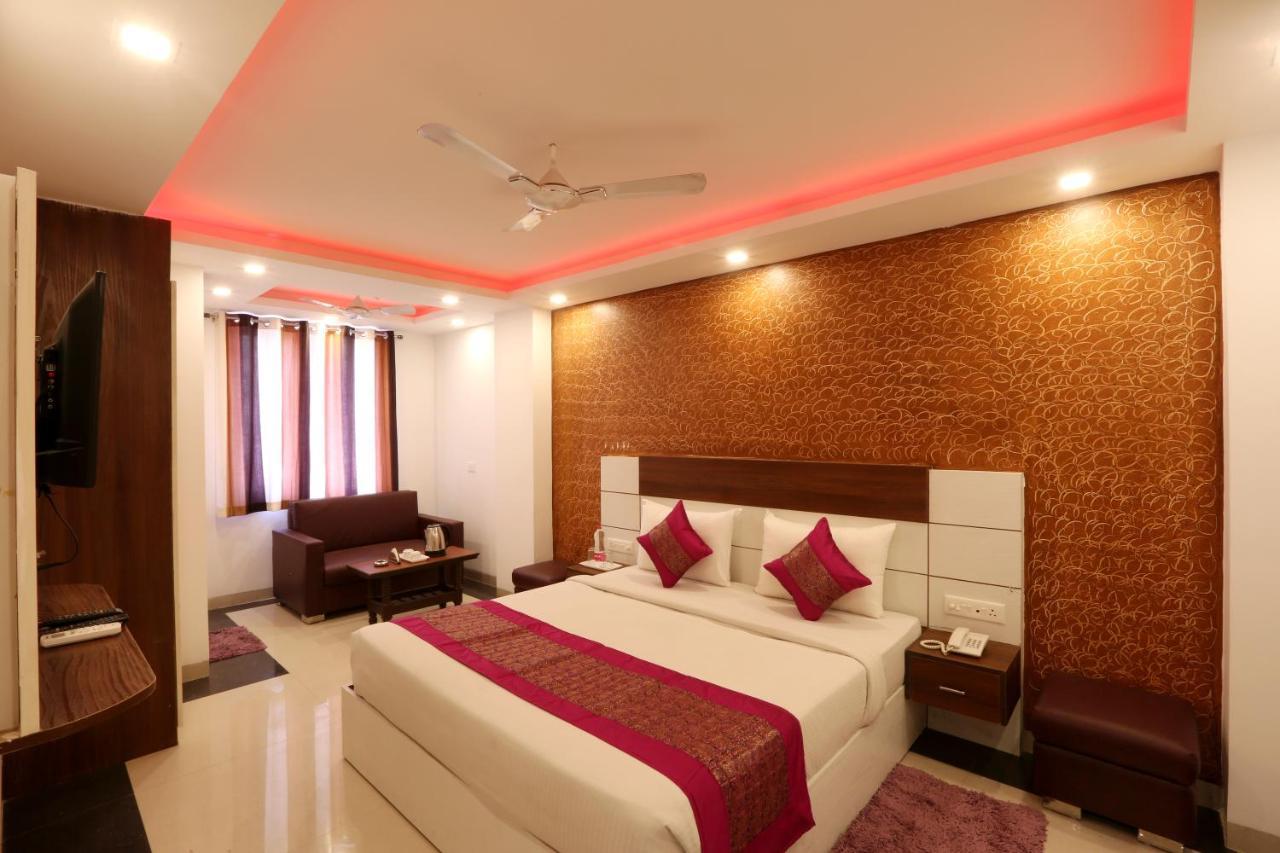 Hotel Classic Plaza At Delhi Airport 新德里 外观 照片