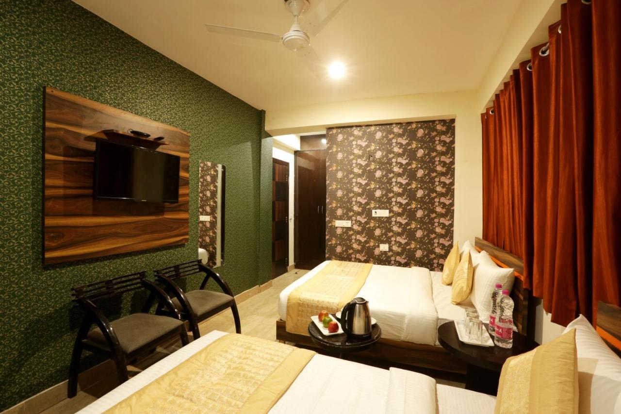 Hotel Classic Plaza At Delhi Airport 新德里 外观 照片