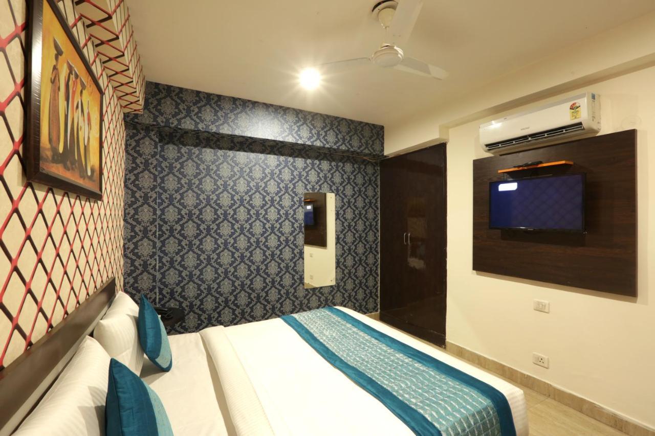 Hotel Classic Plaza At Delhi Airport 新德里 外观 照片
