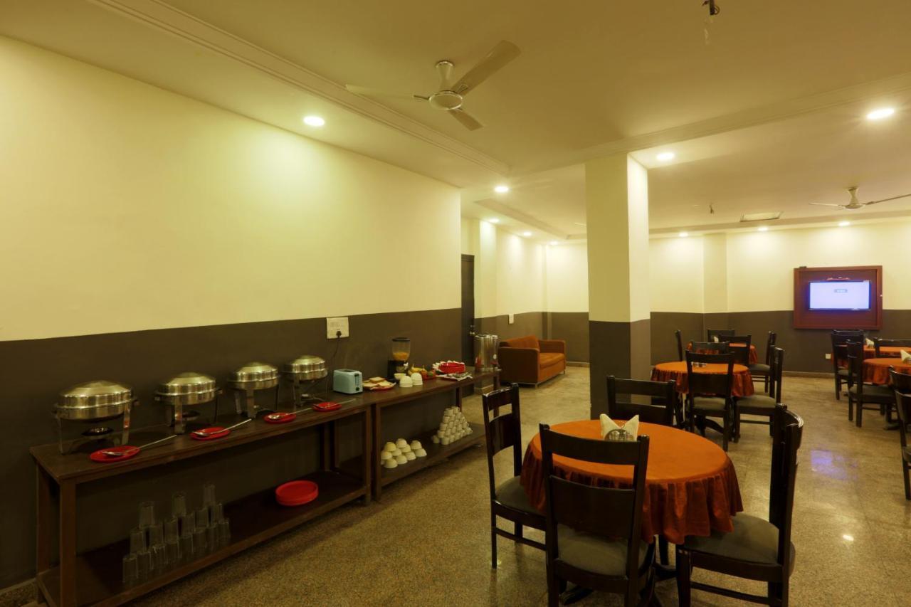 Hotel Classic Plaza At Delhi Airport 新德里 外观 照片